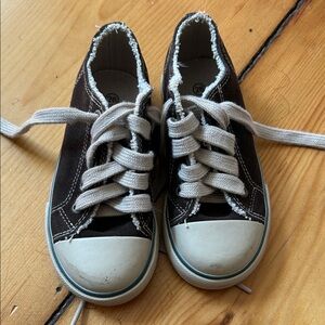 Mini Boden Brown Canvas Kids Sneakers with Cream Laces